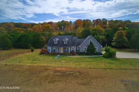 1443 W Dumplin Valley Rd, Dandridge, TN 37725