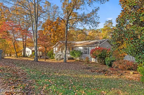 121 Pine Hill Ln, Heiskell, TN 37754