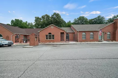 1116 Fairgrounds Ct, Kingston, TN 37763