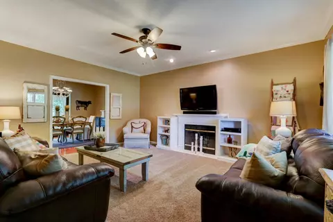 3917 Stonebridge Dr, Powell, TN 37849 photo 5
