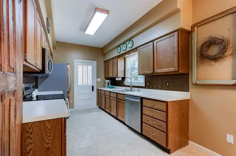 3917 Stonebridge Dr, Powell, TN 37849 photo 6