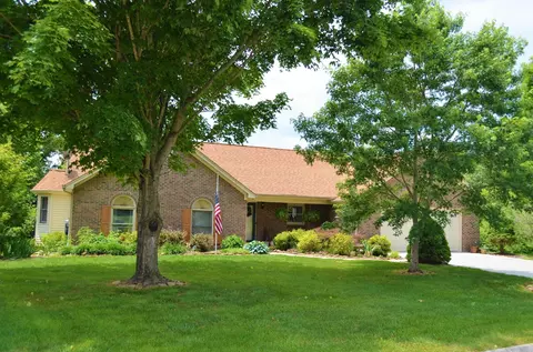 3913 Stonebridge Dr, Powell, TN 37849 photo 2