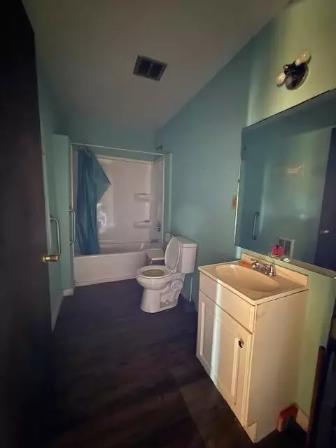 Bath - 953 Durham Loop, Grandview, TN 37337 photo 1 of 2