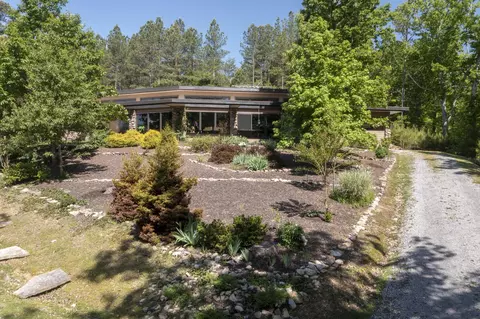 1055 Sherwood Shores Dr, Spring City, TN 37381