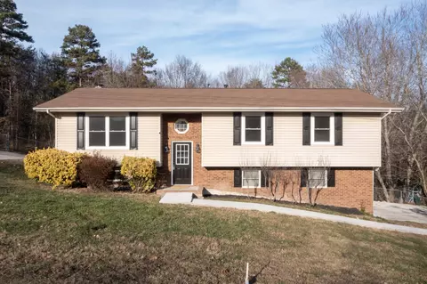 1109 Copperwood Dr, Hixson, TN 37343