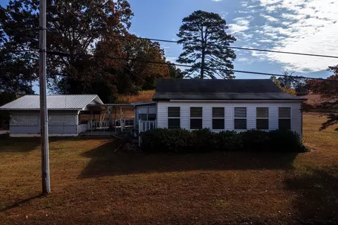 303 Old Stage Rd, Spring City, TN 37381