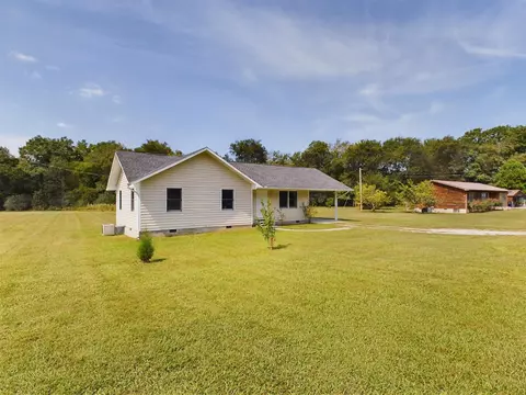 2570 Old Stage Rd, Spring City, TN 37381