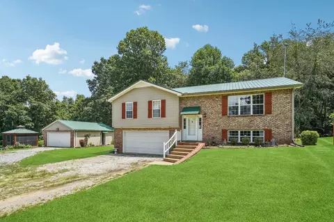Exterior - 155 E Point Ln, Erin, TN 37061 photo 10 of 11
