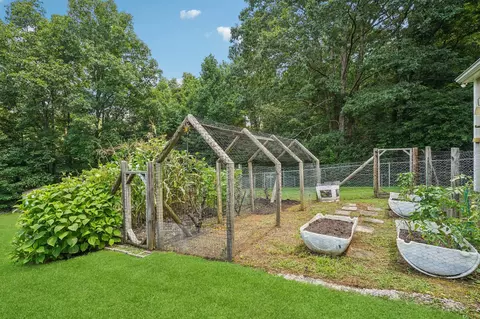 Exterior - 155 E Point Ln, Erin, TN 37061 photo 2 of 11