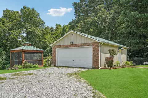 Exterior - 155 E Point Ln, Erin, TN 37061 photo 6 of 11