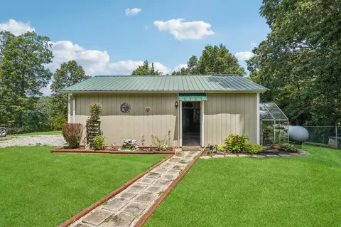 Exterior - 155 E Point Ln, Erin, TN 37061 photo 7 of 11