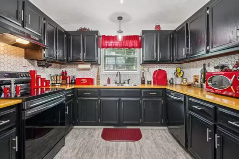 Kitchen - 155 E Point Ln, Erin, TN 37061 photo 1 of 3