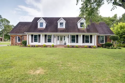 4063 Lake Pkwy, Hermitage, TN 37076
