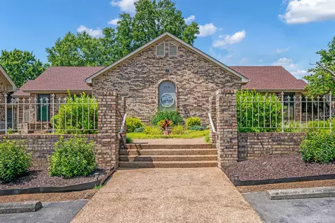 710 W College St #6, Dickson, TN 37055