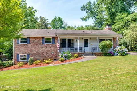 104 Miramar Cir, Oak Ridge, TN 37830