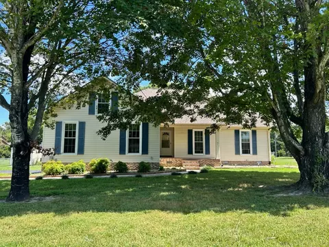 107 Virginia Dr, Tullahoma, TN 37388