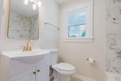 Bath - 103 Cage Cir, Dickson, TN 37055 photo 1 of 2