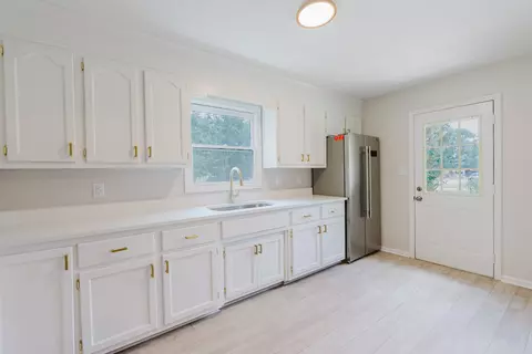 Kitchen - 103 Cage Cir, Dickson, TN 37055 photo 3 of 3