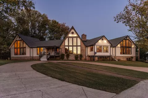 1063 Hillview Dr, Hendersonville, TN 37075