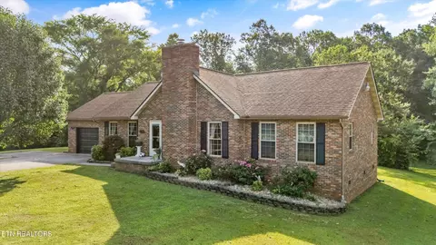 470 Casey Ln, Strawberry Plains, TN 37871