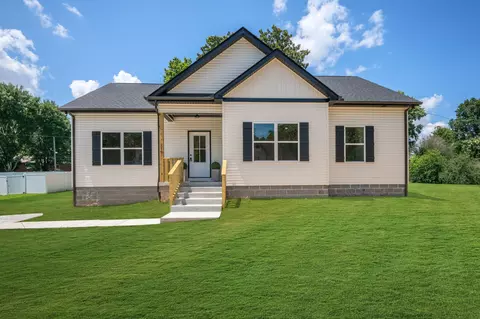 219 End Dr, Dickson, TN 37055