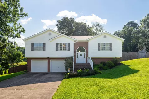 10111 Rolling Wind Dr, Soddy Daisy, TN 37379