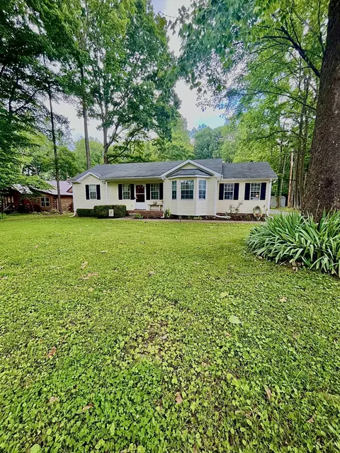 113 Guill Ln, Cottontown, TN 37048