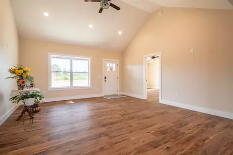 Living - 194 Beartown Rd, Loretto, TN 38469 photo 2 of 5