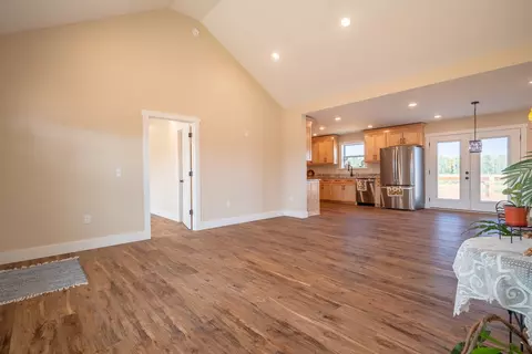 Living - 194 Beartown Rd, Loretto, TN 38469 photo 4 of 5