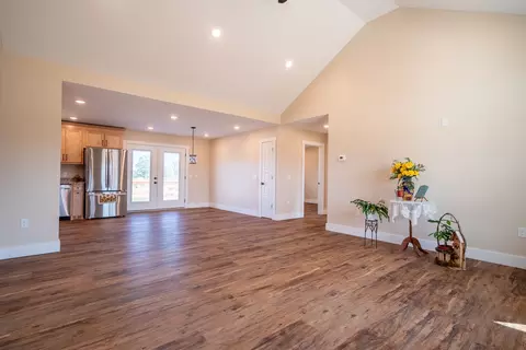 Living - 194 Beartown Rd, Loretto, TN 38469 photo 3 of 5