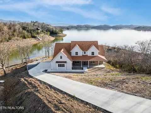 2126 Stone Harbor Dr, Dandridge, TN 37725