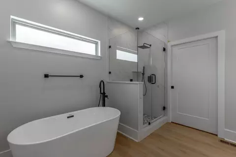 Bath - 7645 Grasshopper Rd, Georgetown, TN 37336 photo 7 of 15