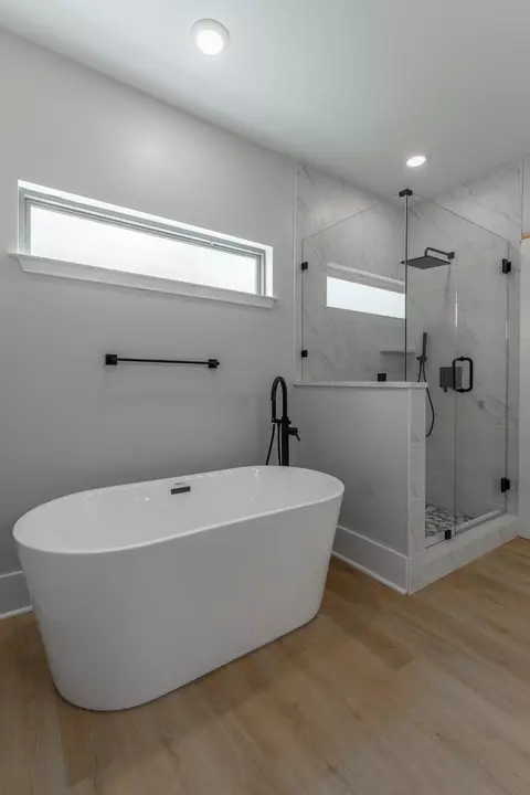 Bath - 7645 Grasshopper Rd, Georgetown, TN 37336 photo 8 of 15