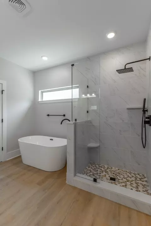 Bath - 7645 Grasshopper Rd, Georgetown, TN 37336 photo 5 of 15