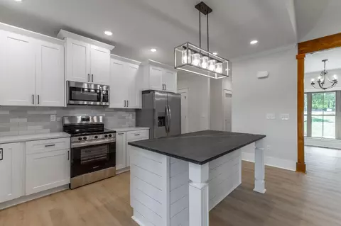 Kitchen - 7645 Grasshopper Rd, Georgetown, TN 37336 photo 7 of 8