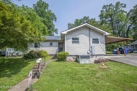 102 Malvern Rd, Oak Ridge, TN 37830