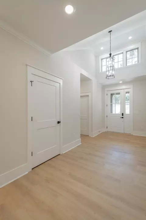 Entry Way - 7639 Grasshopper Rd, Georgetown, TN 37336 photo 7 of 11