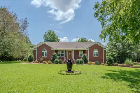 2545 Fall River Rd, Leoma, TN 38468