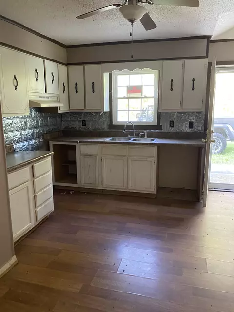Kitchen - 972 Fall River Rd, Goodspring, TN 38460 photo 2 of 2