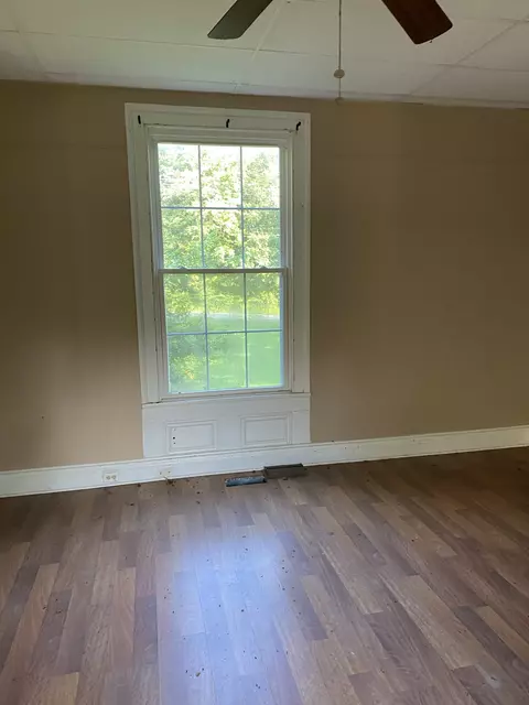 Bedroom - 972 Fall River Rd, Goodspring, TN 38460 photo 1 of 2