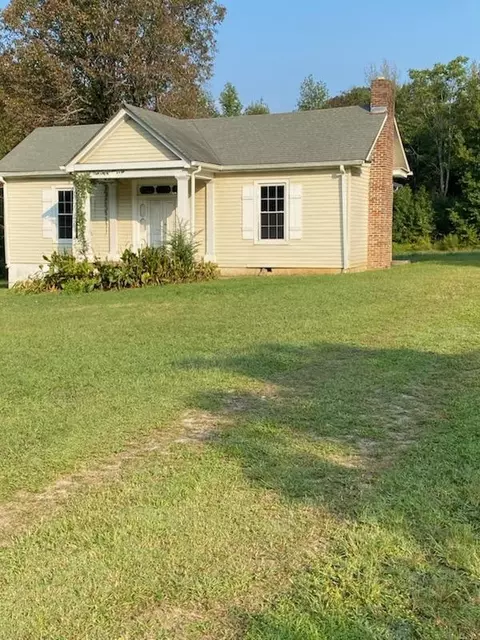 Exterior - 972 Fall River Rd, Goodspring, TN 38460 photo 2 of 13