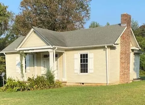 972 Fall River Rd, Goodspring, TN 38460