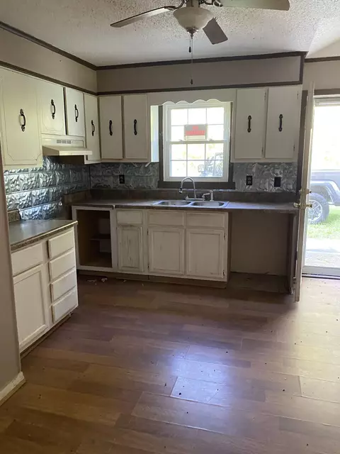 Kitchen - 972 Fall River Rd, Goodspring, TN 38460 photo 2 of 2