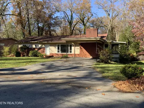 124 Indian Ln, Oak Ridge, TN 37830