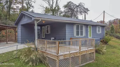 102 Georgia Ln, Kingston, TN 37763