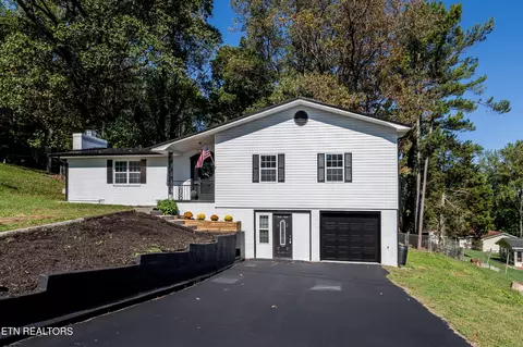 1317 E 3rd Ave, Lenoir City, TN 37772