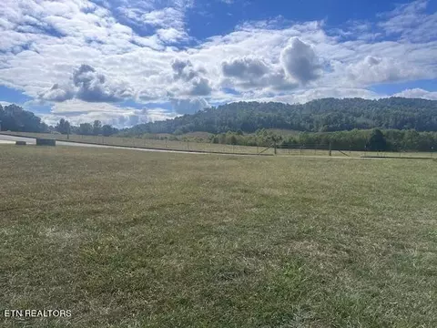 127 Brenray Dr, Harriman, TN 37748