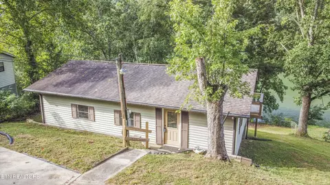 252 Lakecrest Dr, Harriman, TN 37748