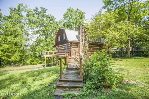 2151 Sugar Grove Valley Rd, Harriman, TN 37748