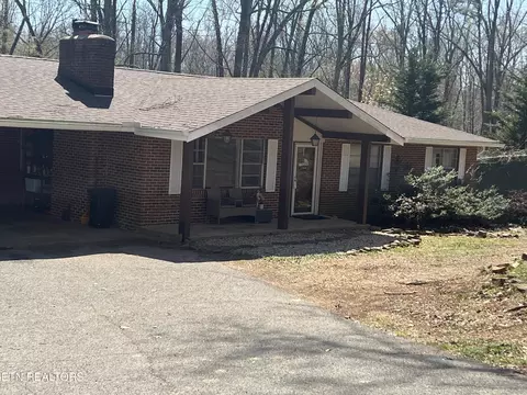 145 White Oak Dr, Harriman, TN 37748